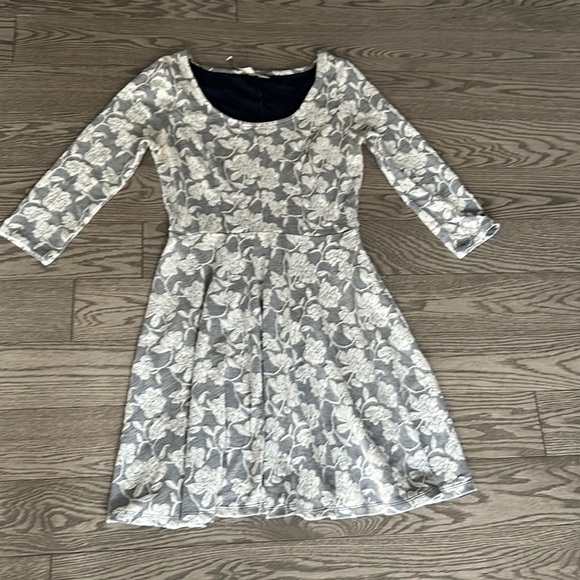 Beautiful dress by Lauren Conrad 🌺🍀🌺 - Picture 3 of 12